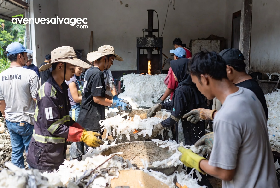Pemanfaatan Limbah Plastik Jadi Batako Berkualitas